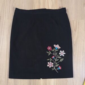 August Max Women Black Embroidered Midi Skirt